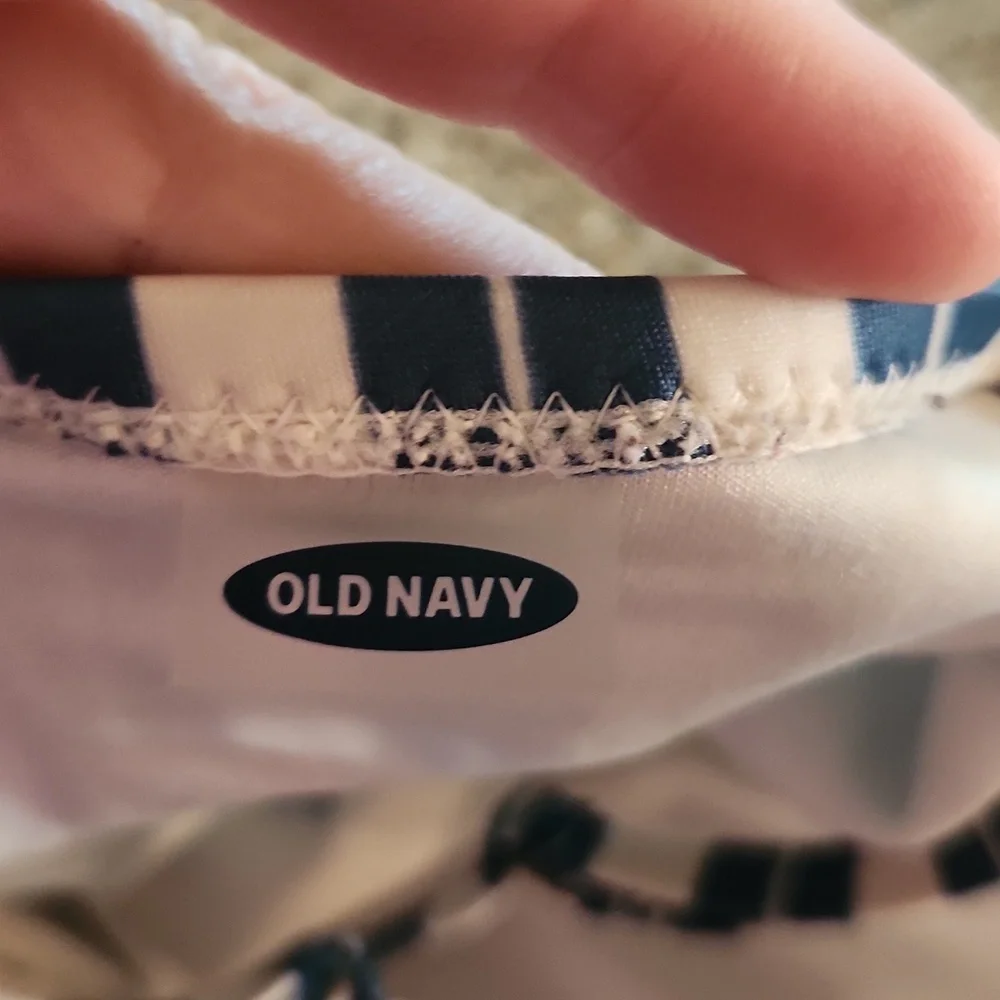 Old Navy Twist front one piece swimsuit, size medium‎